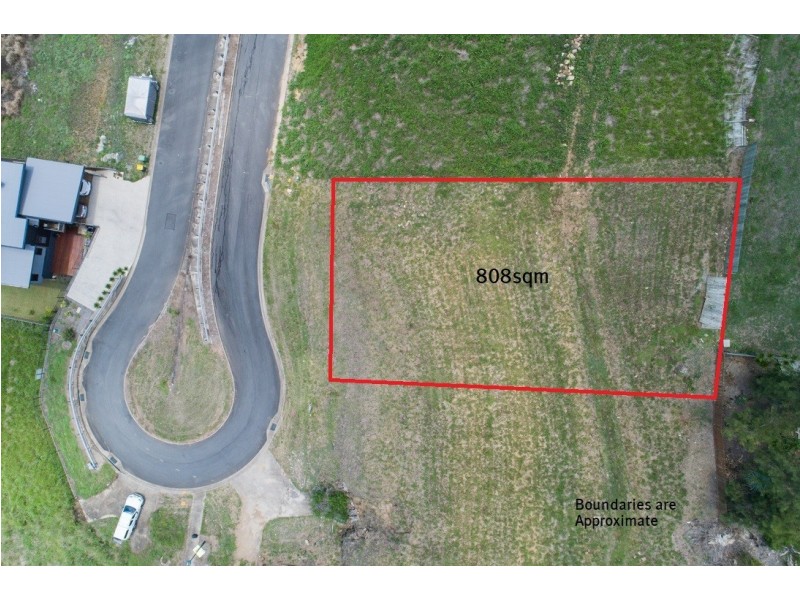 17 Whitehaven Crescent, Cannonvale QLD 4802