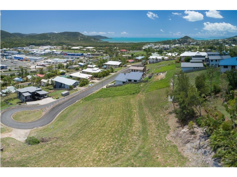 17 Whitehaven Crescent, Cannonvale QLD 4802