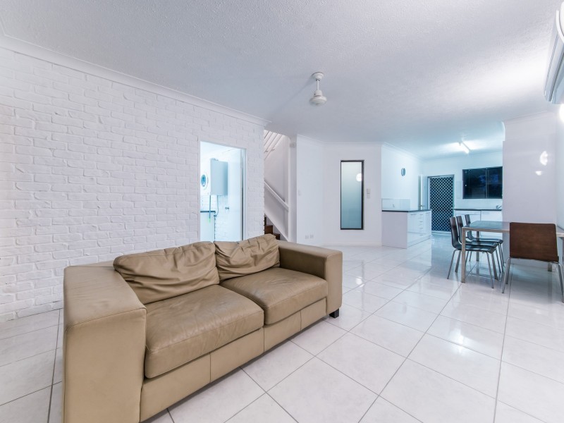 1/5 Pleasant Drive, Cannonvale QLD 4802