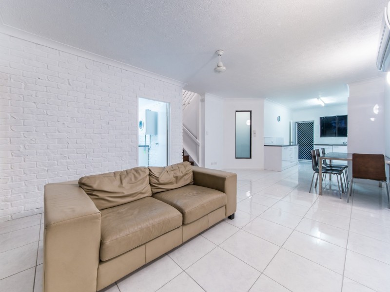 1/5 Pleasant Drive, Cannonvale QLD 4802