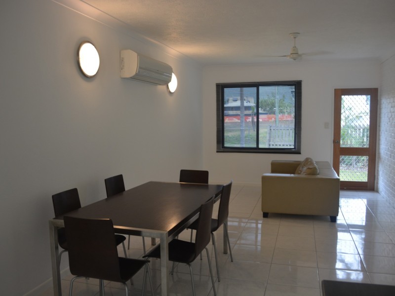 1/5 Pleasant Drive, Cannonvale QLD 4802