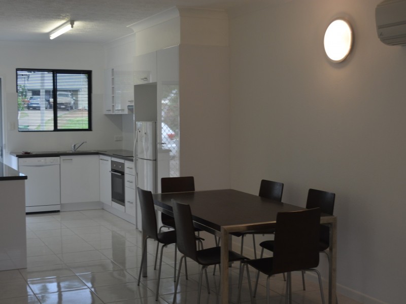 1/5 Pleasant Drive, Cannonvale QLD 4802