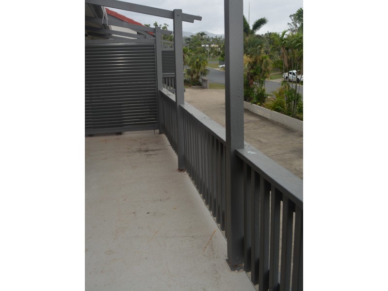 1/5 Pleasant Drive, Cannonvale QLD 4802