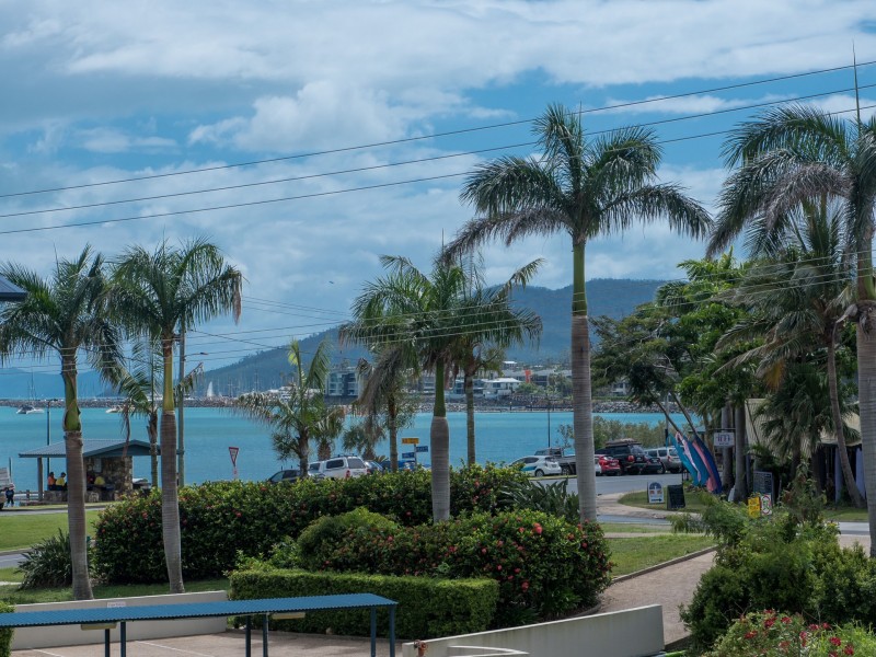 1/5 Pleasant Drive, Cannonvale QLD 4802