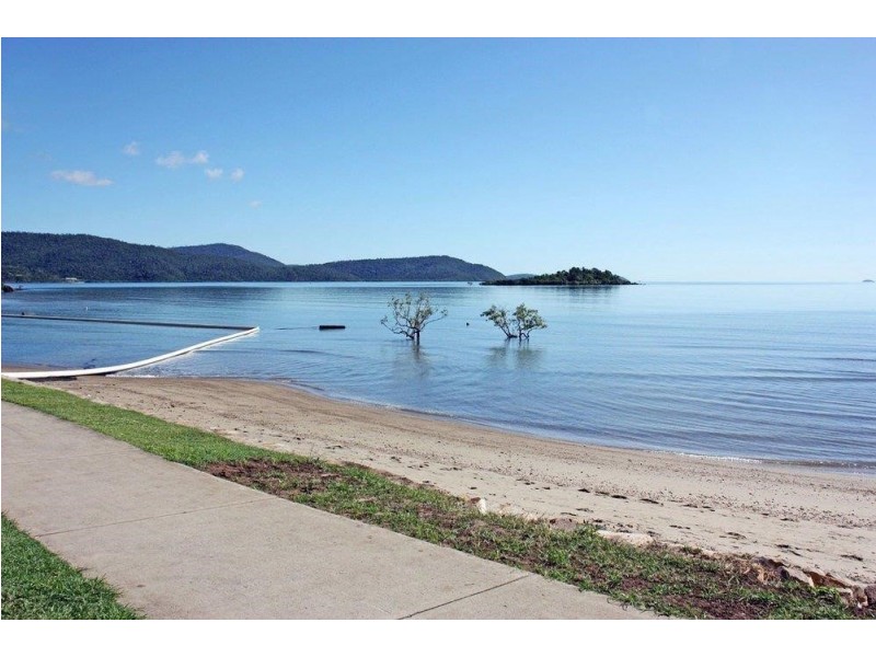 15/48 Coral Esplanade, Cannonvale QLD 4802