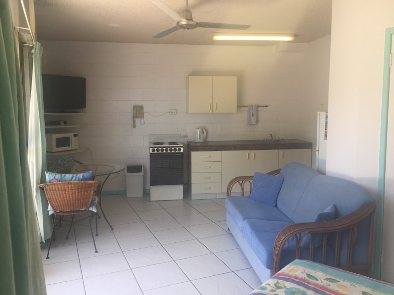 4/48 Coral Esplanade, Cannonvale QLD 4802