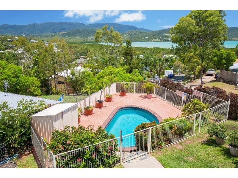 14 Woomerah Avenue, Cannonvale QLD 4802