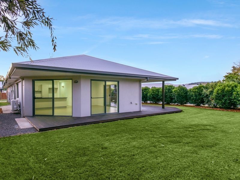 4 Waite Creek Court, Cannonvale QLD 4802