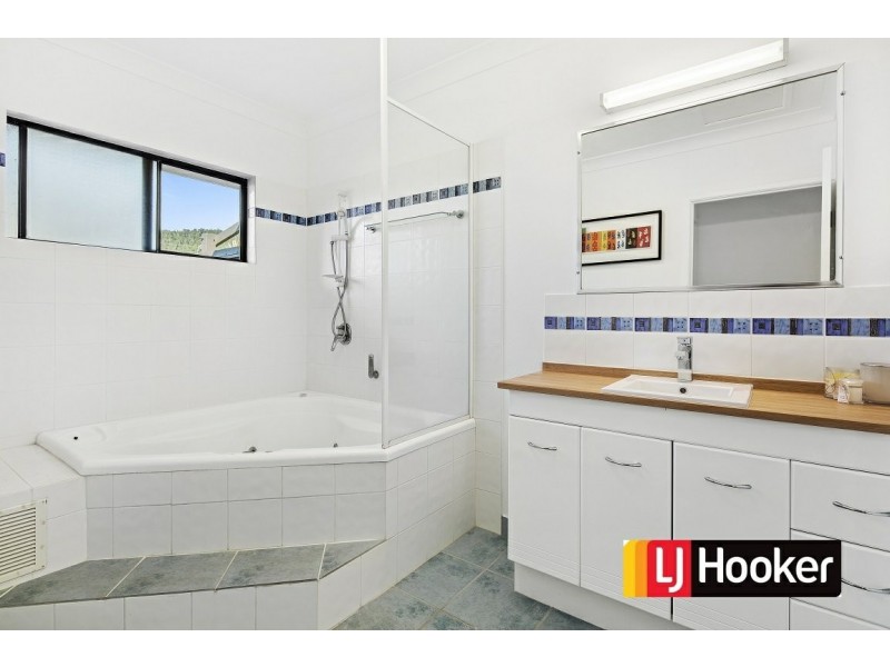 3/5 Pleasant Drive, Cannonvale QLD 4802