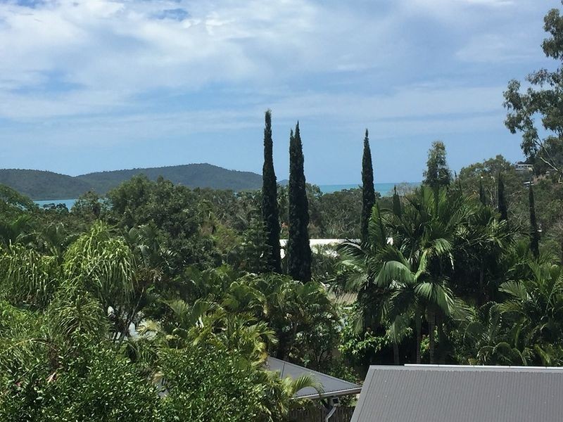 10 Country Road, Cannonvale QLD 4802