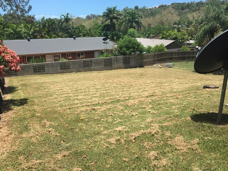 10 Country Road, Cannonvale QLD 4802