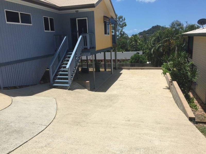 10 Country Road, Cannonvale QLD 4802