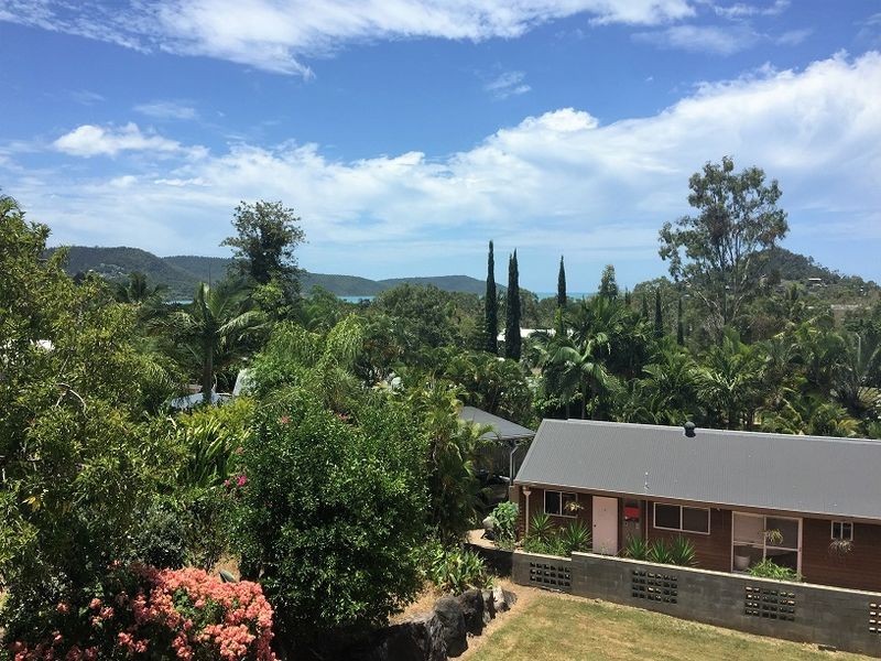 10 Country Road, Cannonvale QLD 4802