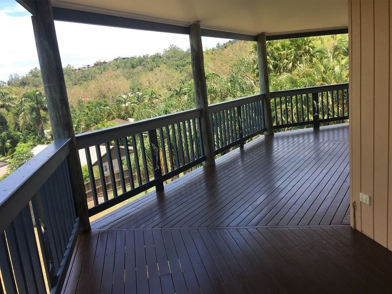 10 Country Road, Cannonvale QLD 4802