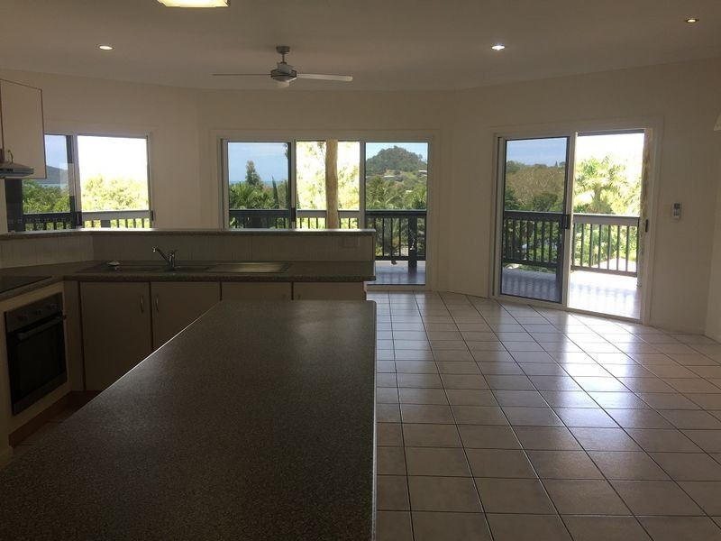 10 Country Road, Cannonvale QLD 4802