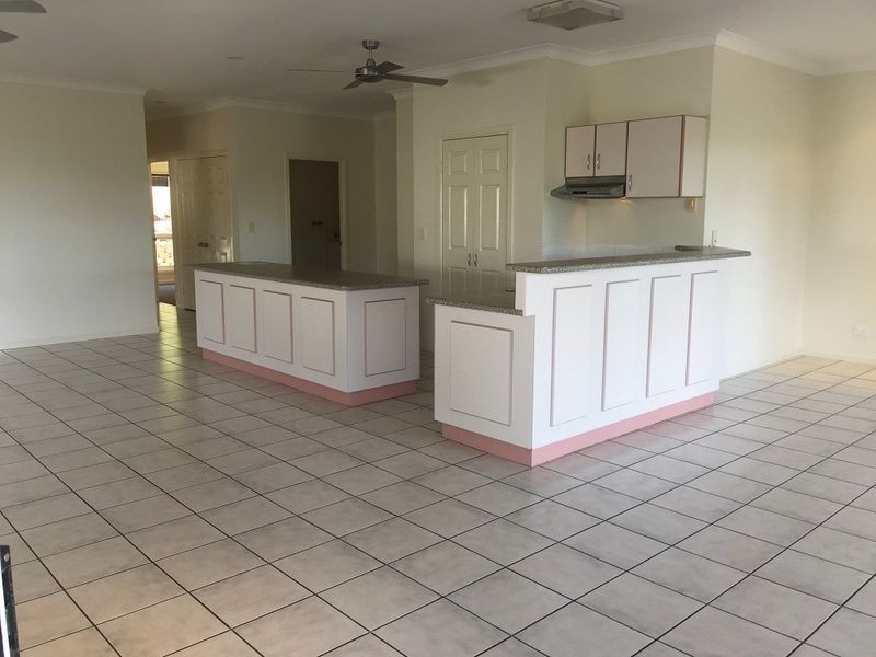 10 Country Road, Cannonvale QLD 4802