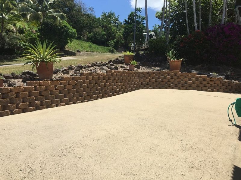 10 Country Road, Cannonvale QLD 4802