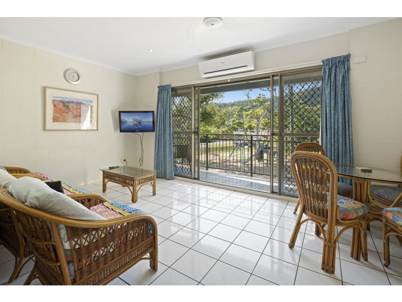 10/48 Coral Esplanade, Cannonvale QLD 4802