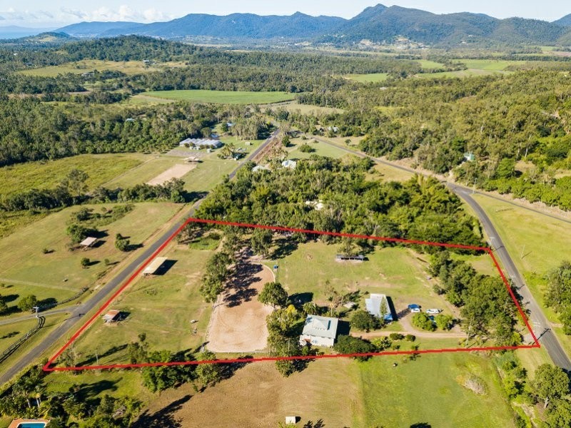 18 Moon Crescent, Sugarloaf QLD 4800