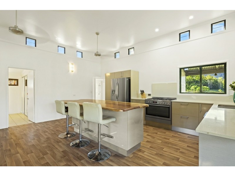 18 Moon Crescent, Sugarloaf QLD 4800