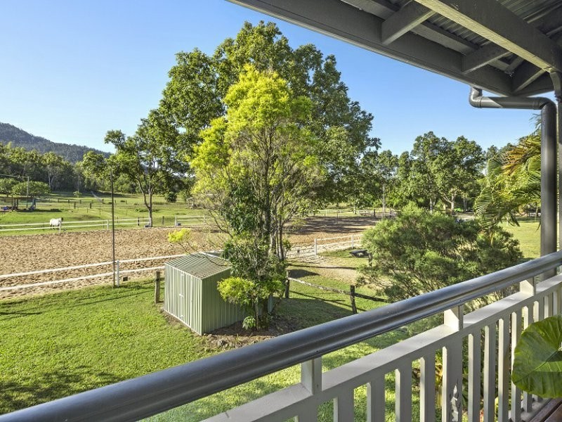 18 Moon Crescent, Sugarloaf QLD 4800