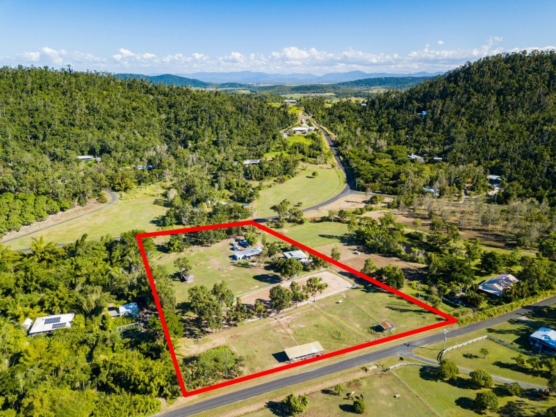 18 Moon Crescent, Sugarloaf QLD 4800