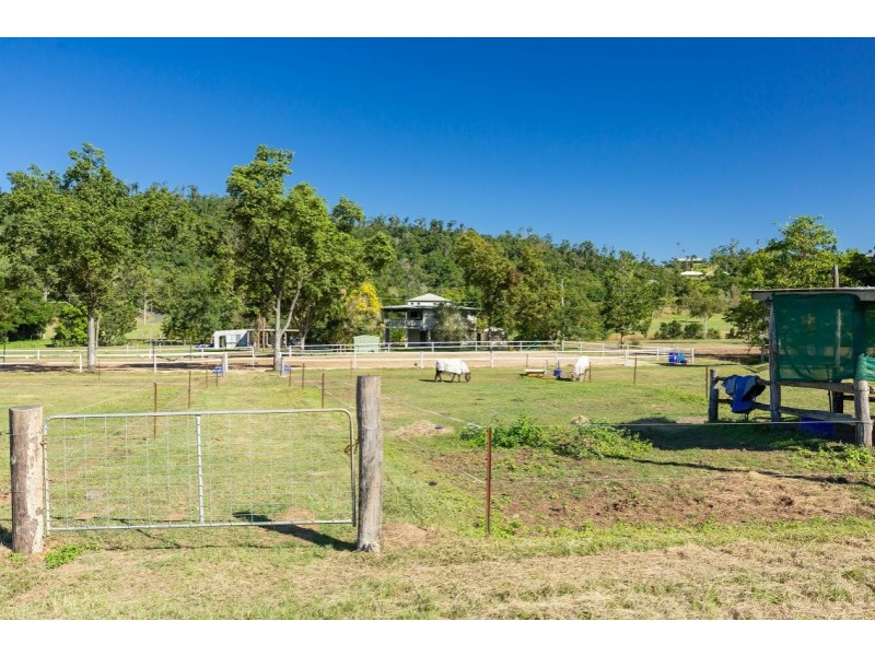 18 Moon Crescent, Sugarloaf QLD 4800
