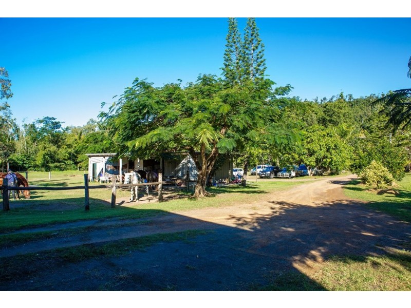 18 Moon Crescent, Sugarloaf QLD 4800