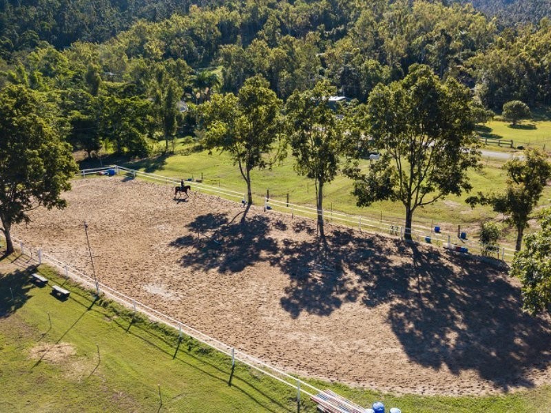 18 Moon Crescent, Sugarloaf QLD 4800