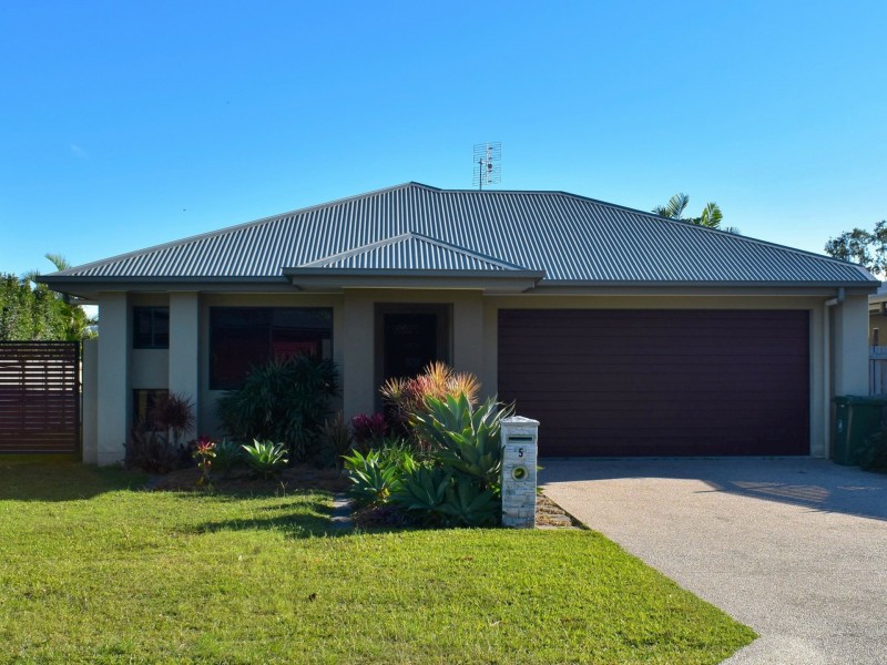 5 Twin Creek Court, Cannonvale QLD 4802