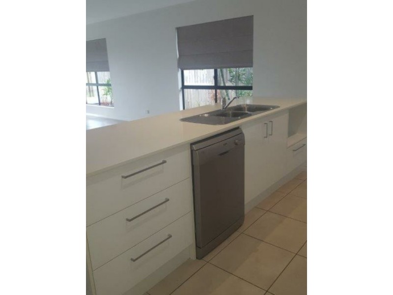 5 Twin Creek Court, Cannonvale QLD 4802