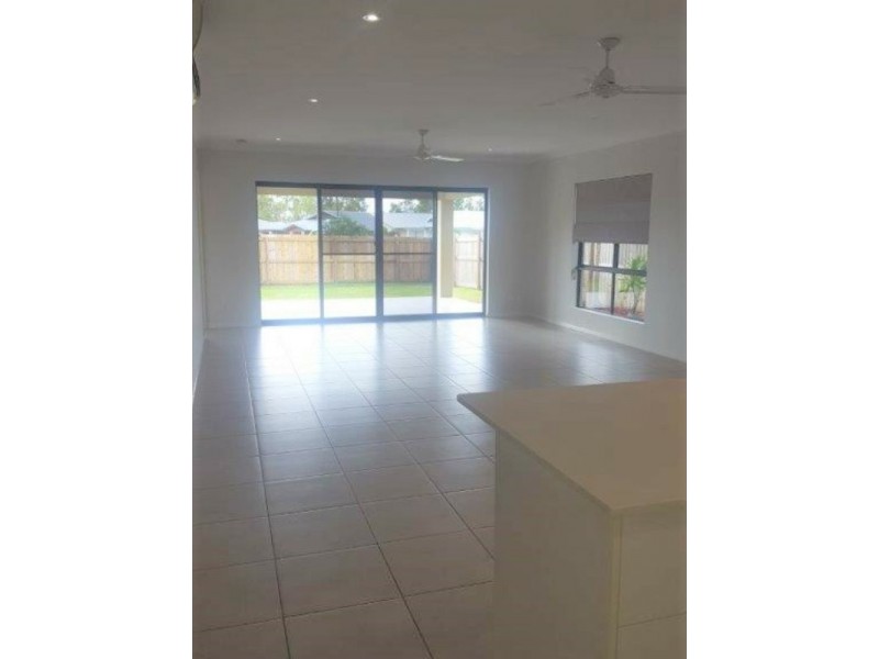 5 Twin Creek Court, Cannonvale QLD 4802