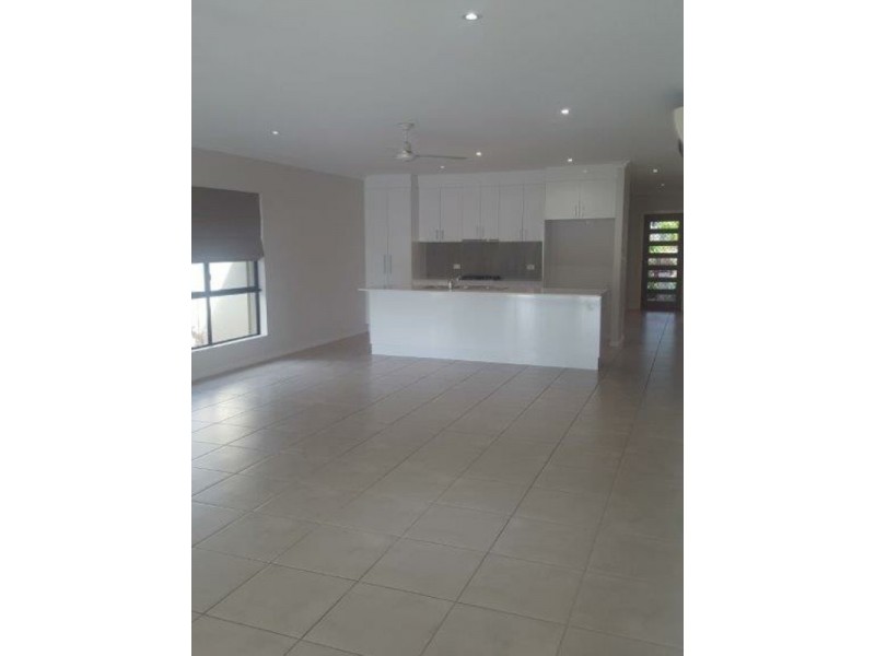 5 Twin Creek Court, Cannonvale QLD 4802