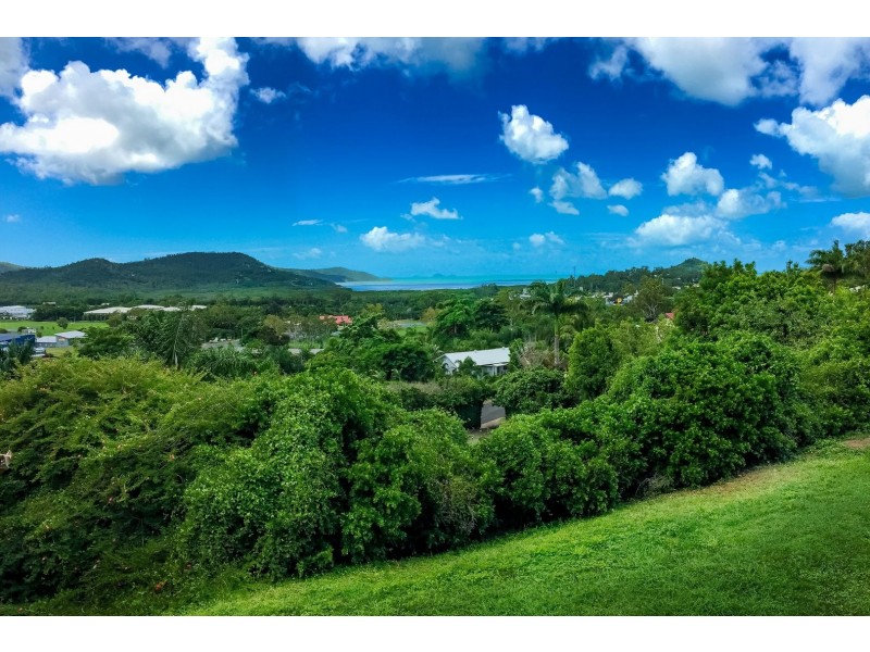 2 Whitehaven Crescent, Cannonvale QLD 4802