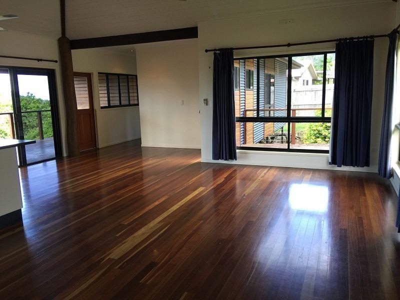 2 Whitehaven Crescent, Cannonvale QLD 4802