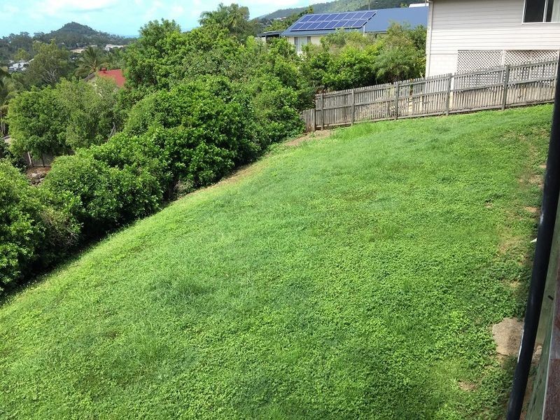 2 Whitehaven Crescent, Cannonvale QLD 4802