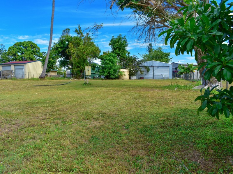 12 Hall Drive, Wilson Beach QLD 4800