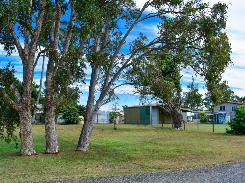 12 Hall Drive, Wilson Beach QLD 4800