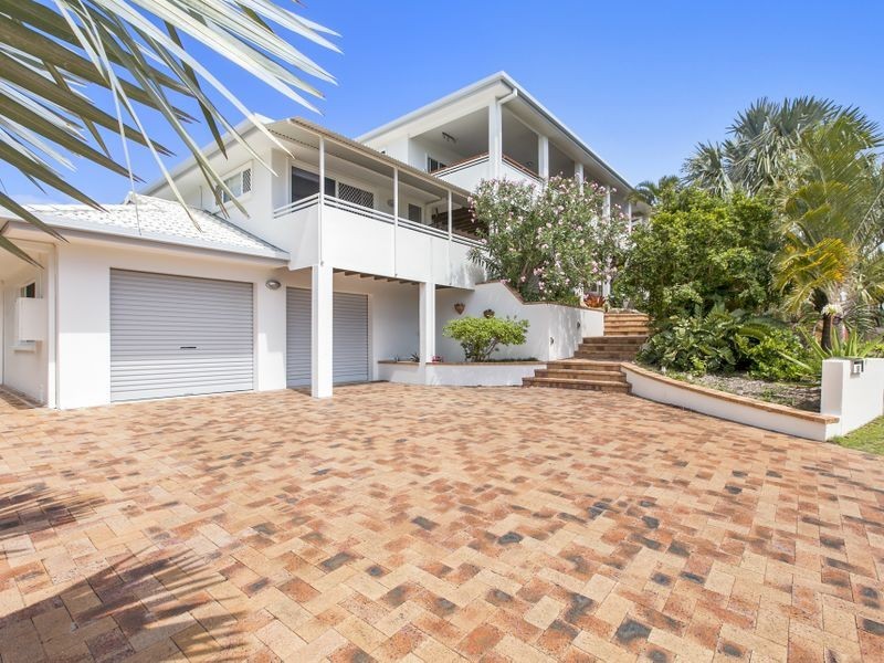 13 Coconut Grove, Castaways Beach QLD 4567