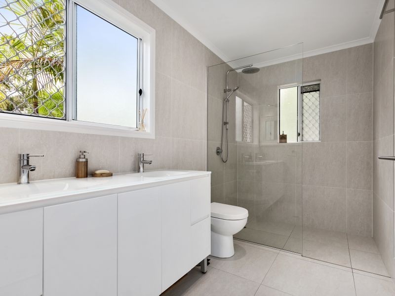 13 Coconut Grove, Castaways Beach QLD 4567
