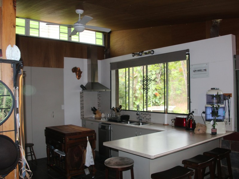 42 Chants Rd., Valdora QLD 4561