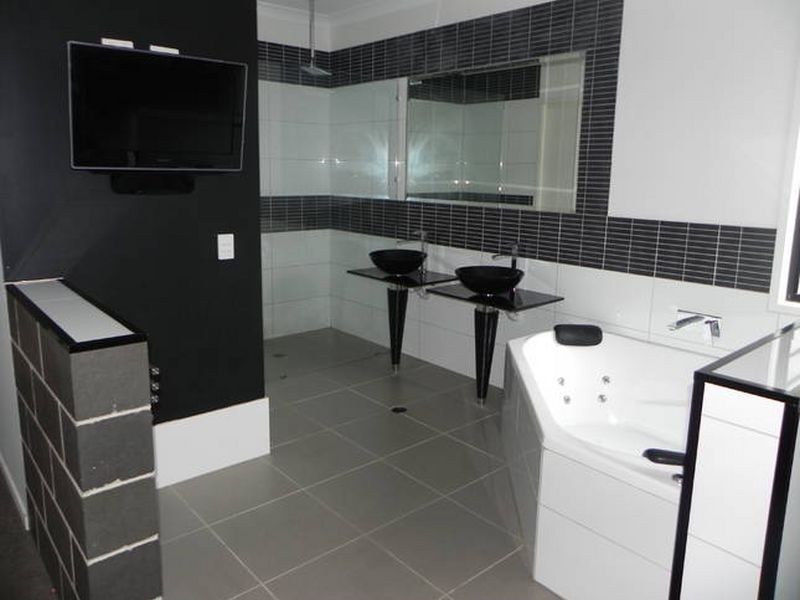 37 Wave Crescent, Mount Coolum QLD 4573
