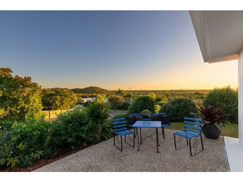 1 Werita Court, Sunrise Beach QLD 4567