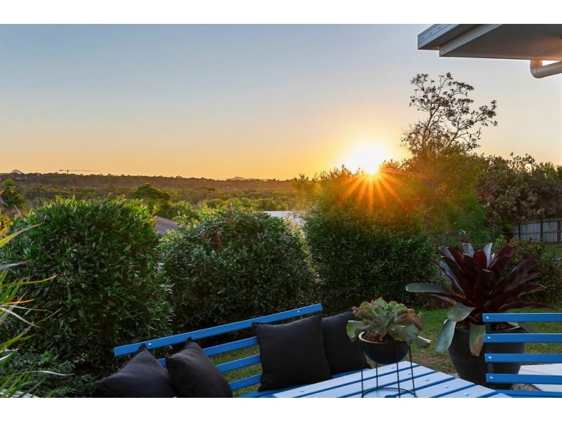 1 Werita Court, Sunrise Beach QLD 4567