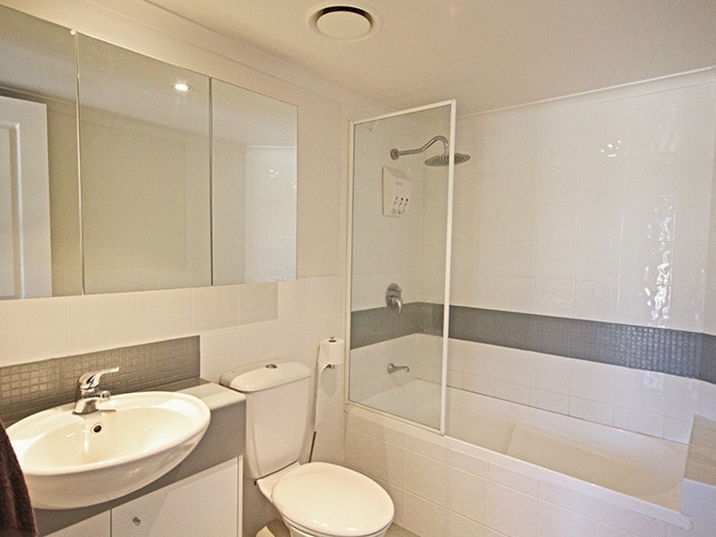 4/15 Andrew Street, Point Arkwright QLD 4573