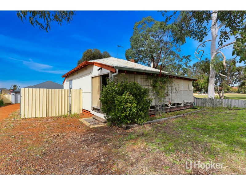 42 Simpson Street, Collie WA 6225