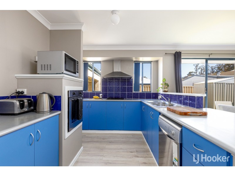 16 Poole Road, Dalyellup WA 6230