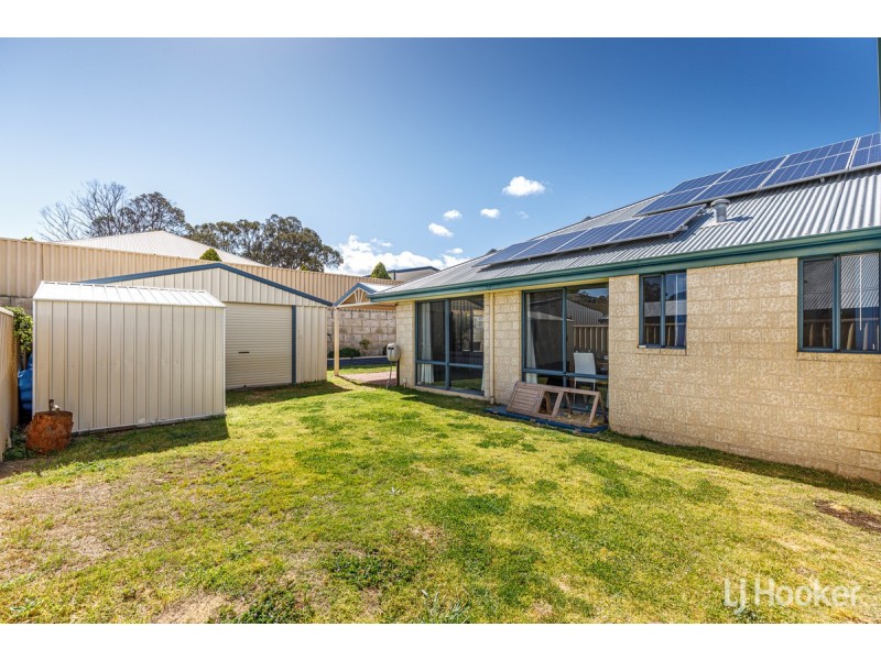 16 Poole Road, Dalyellup WA 6230