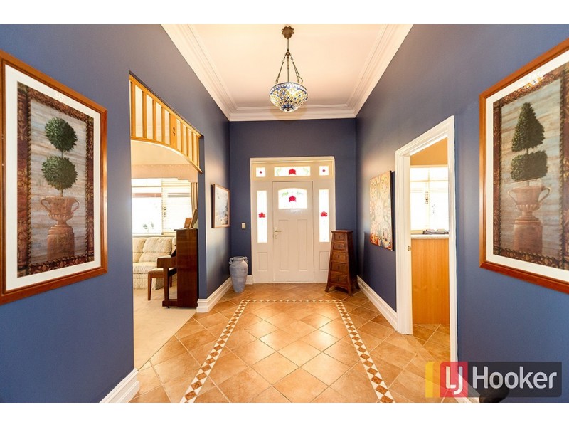 10 Shenton Close, Leschenault WA 6233