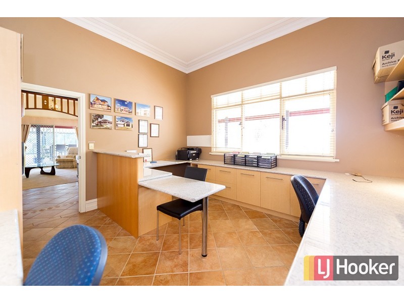 10 Shenton Close, Leschenault WA 6233
